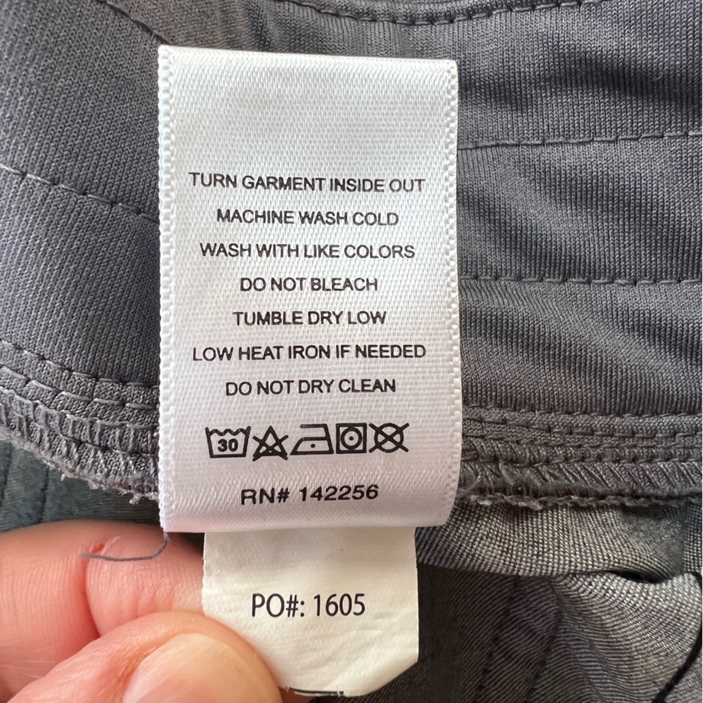 FIGS Women’s Zamora Jogger Scrub Pants in Graphite Gray, size XS - Picture 10 of 11